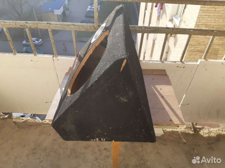 Коробка для сабвуфера