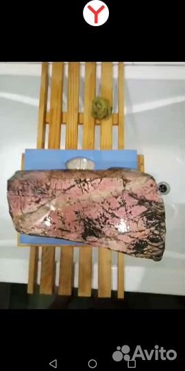 Камень Родонит