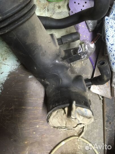 Патрубок впускной