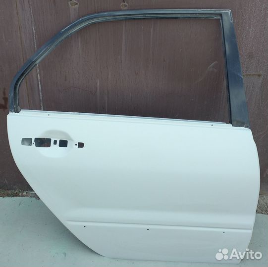 Дверь задняя правая lancer 9