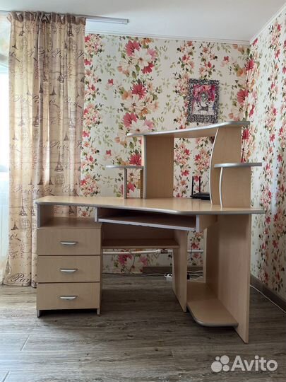 Компьютерный стол