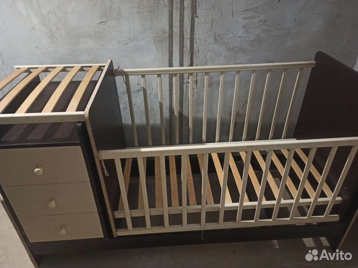 Детская кроватка трансформер с маятником