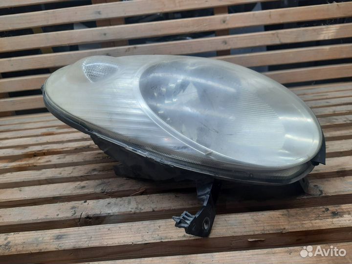 Фара правая Nissan March 2000 89029245