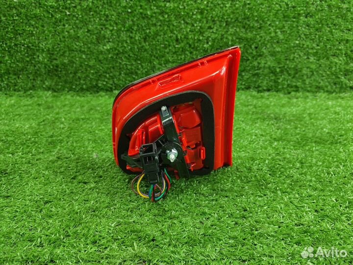 Фонарь в крышку багажника левый Audi A6 C6 VAG