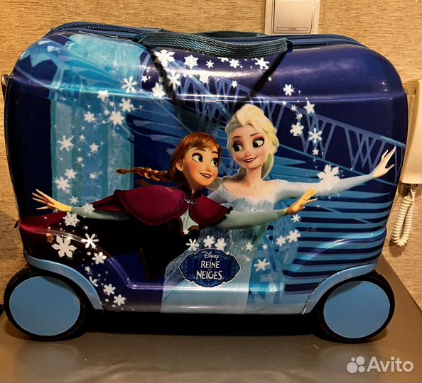 Детский чемодан на колесиках