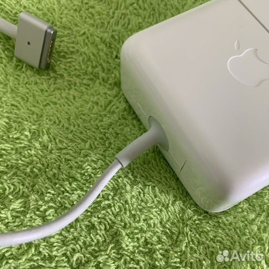 Оригинальная зарядка на MacBook