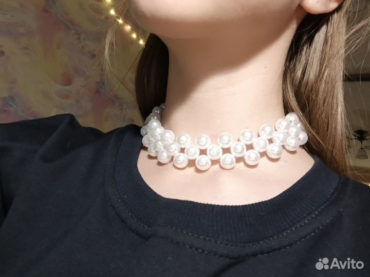 Чокер из белых бусин