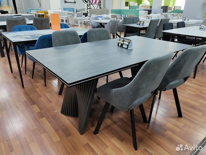 Стол из итальянского керамогранита