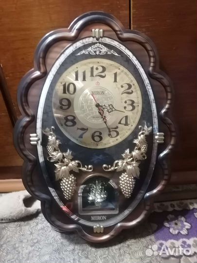 Часы с маятником