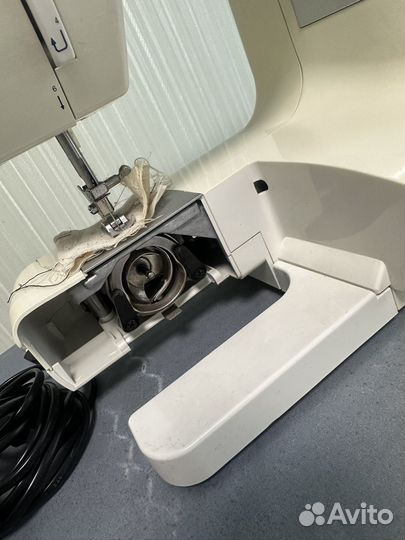 Швейная машина Astra Lux