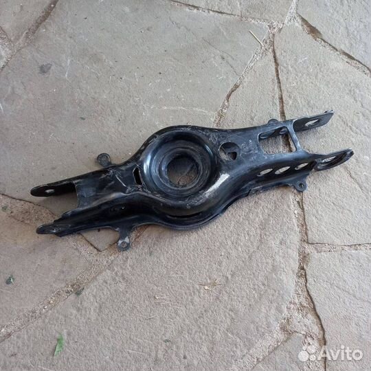 Рычаг задний Chevrolet Camaro 6 2018 84382226
