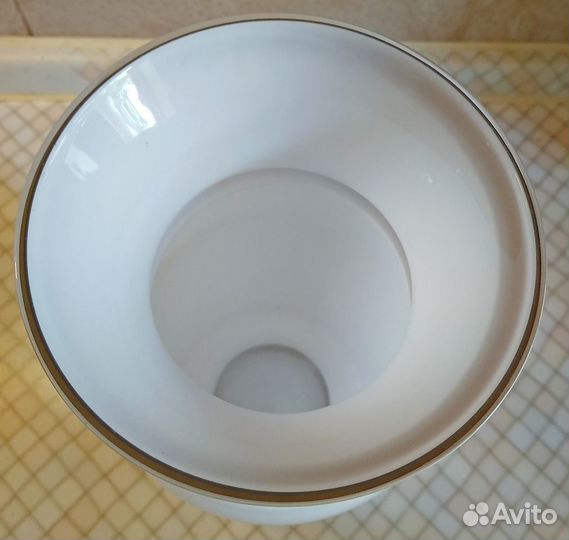 Шикарная ваза из молочного стекла. Мельница