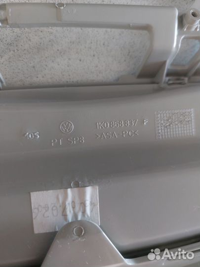 Кронштейн переднего плафона освещения гольф 5