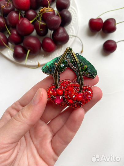 Брошь вишенки