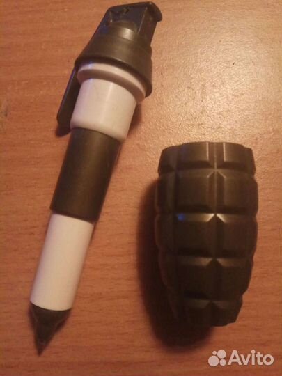 Циркули для черчения и шариковая ручка имитация гр