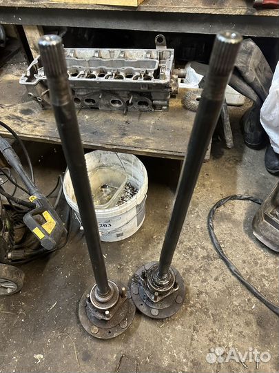 Полуоси нива