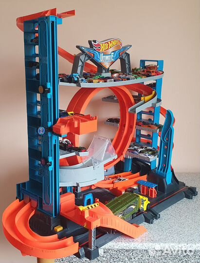 Трек Hot Wheels City HW Ultimate Garage Ftb69