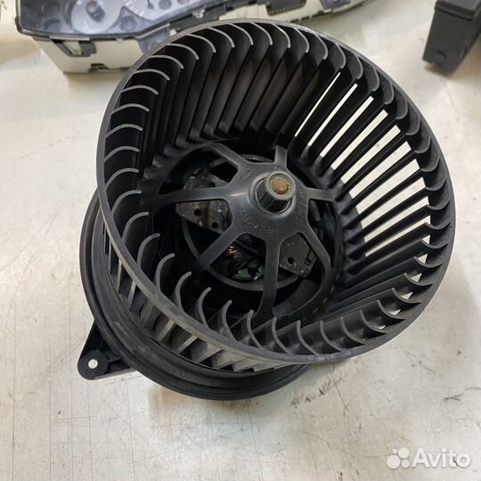 Моторчик отопителя Ford Focus 1