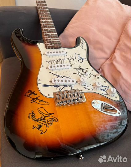 Гитара Squier Fender S автограф Angus Young AC/DC