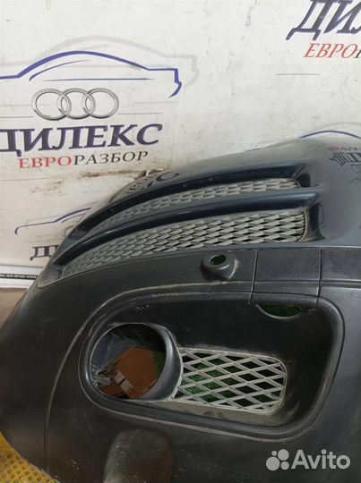 Рамка противотуманой фары правой VW Touareg 2002