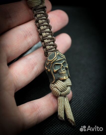 Темляк для ножа из паракорда с бусинами