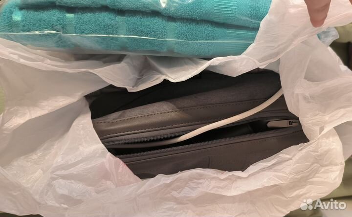 3 комплекта заводских полотенец и бытовые вещи