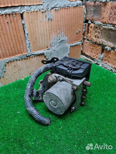 Блок ABS Toyota Auris E150