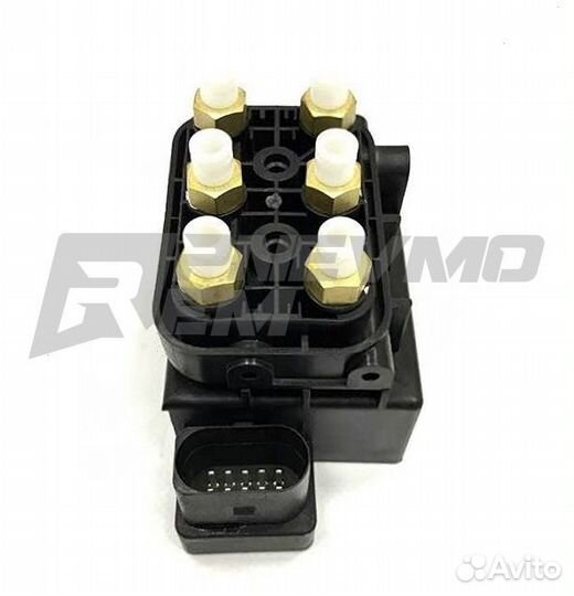 Блок клапанов пневмоподвески Audi Q7