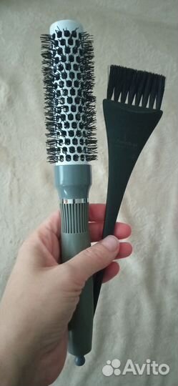Расческа и кисть для окрашивания