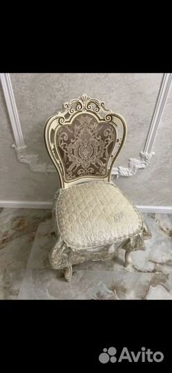 Сидушки на стулья на прорезиненной основе etro