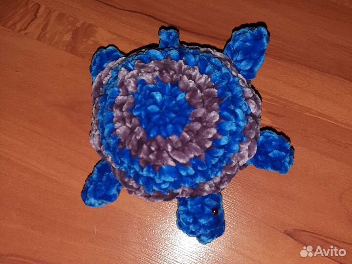 Небольшая вязаная черепашка