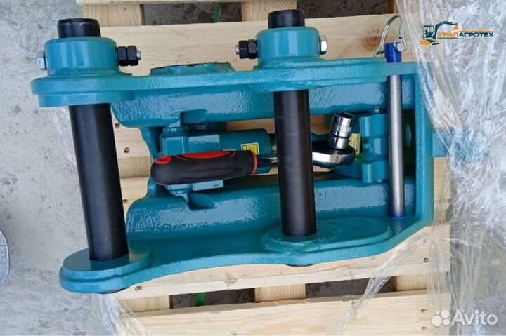 Быстросьем механический 35*142*185 на Komatsu PC28