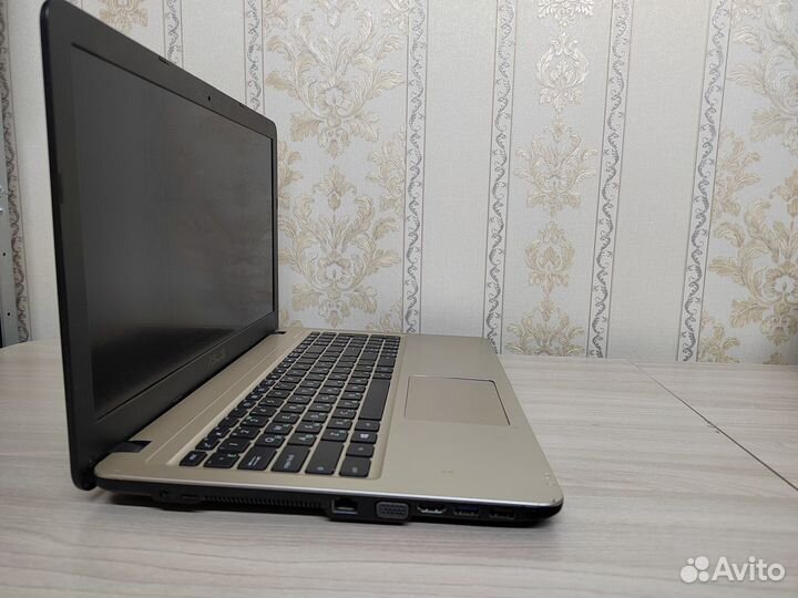 Ноутбук Asus 15.6 на SSD