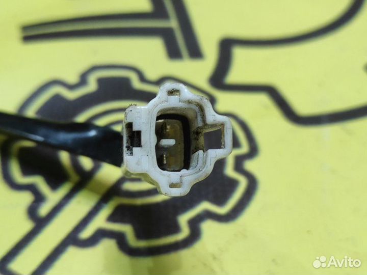 Датчик ABS передний правый Toyota Harrier GSU30W