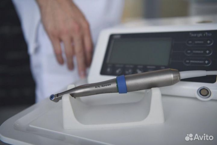 Врач стоматолог хирург имплантолог