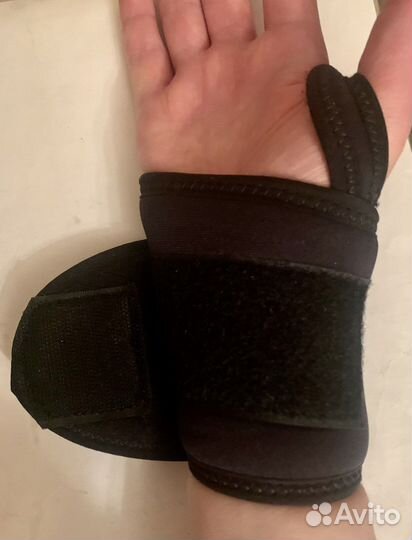 Бандаж на запястье