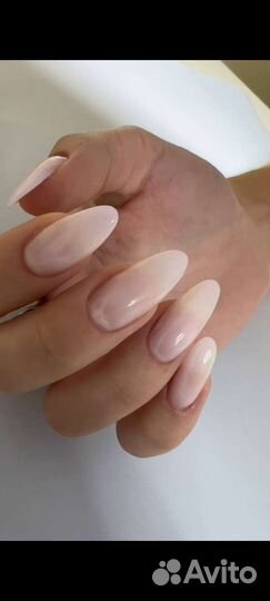 Модель на маникюр
