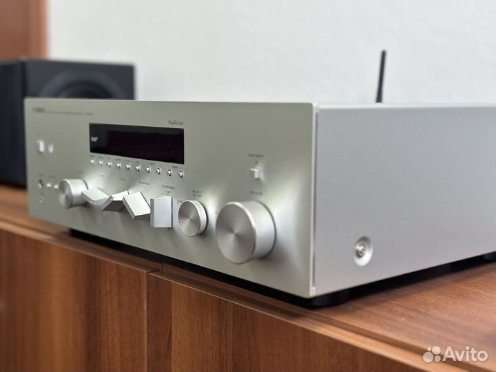 Стерео ресивер Yamaha rn-803d