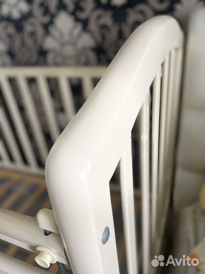 Кроватка с маятником