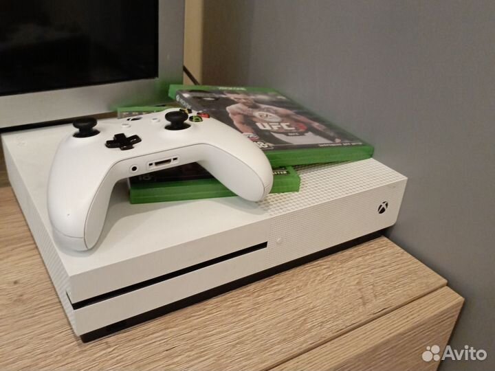 Xbox One s 1tb с играми