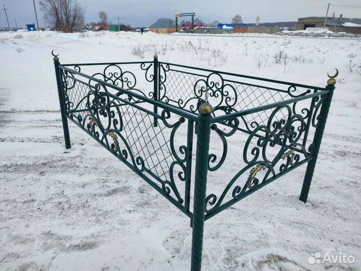 Ограды на кладбище