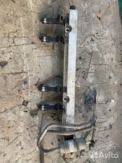 Топливная рампа в сборе с форсунками 8 клапан