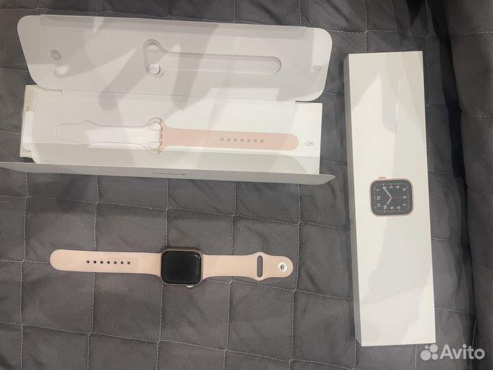 Смарт-часы Apple Watch SE 2020 44mm