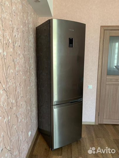 Холодильник Samsung