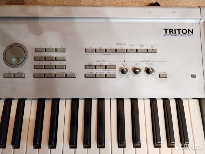 Синтезатор Korg Triton