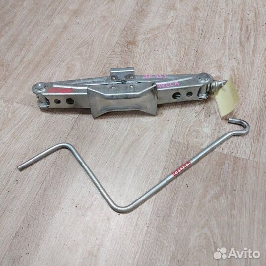 Домкрат Mazda 3 BL 2009-2013