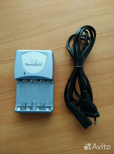 Зарядное устройство GP PowerBank Travel (аа, ааа)