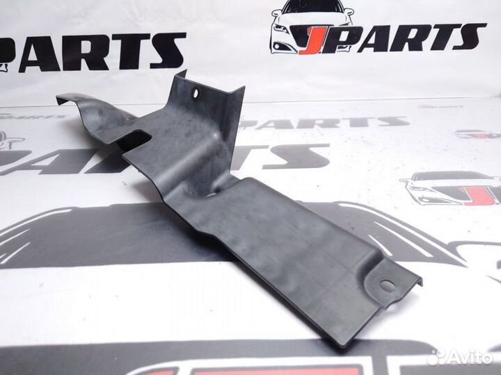 Кожух замка капота Mitsubishi Outlander