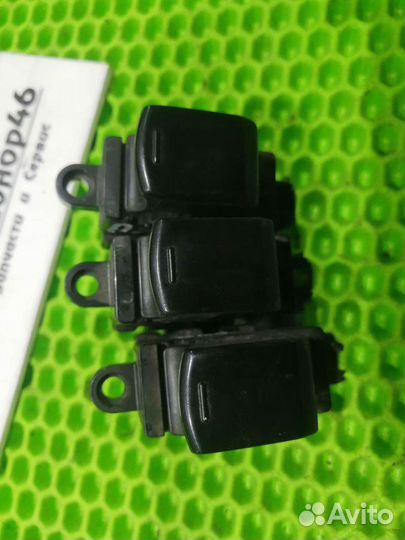 Кнопка стеклоподъемника пассажирская Teana J31