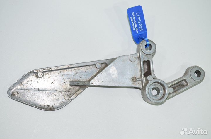 Крепление подножки водителя левое Yamaha fzr250r